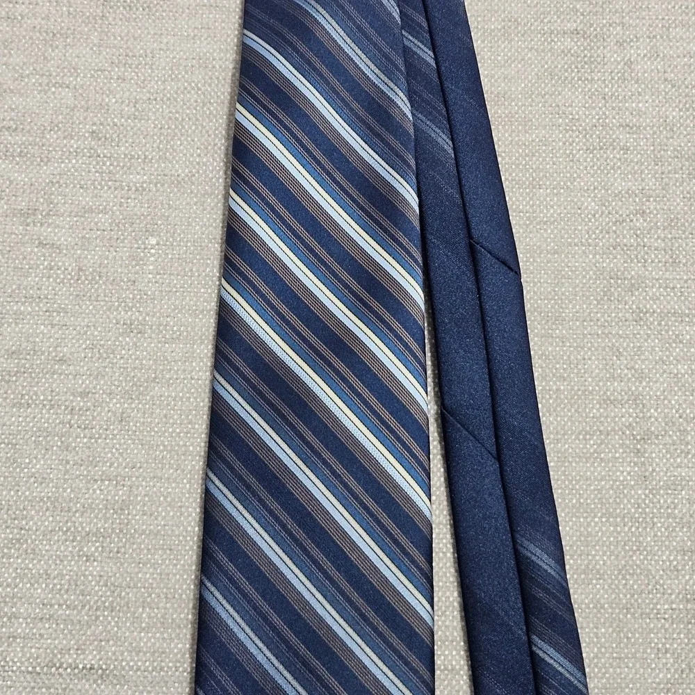 Givenchy Tie Mens OS Navy Striped Gentlemen Paris Vintage Silk Feel Logo 57x3